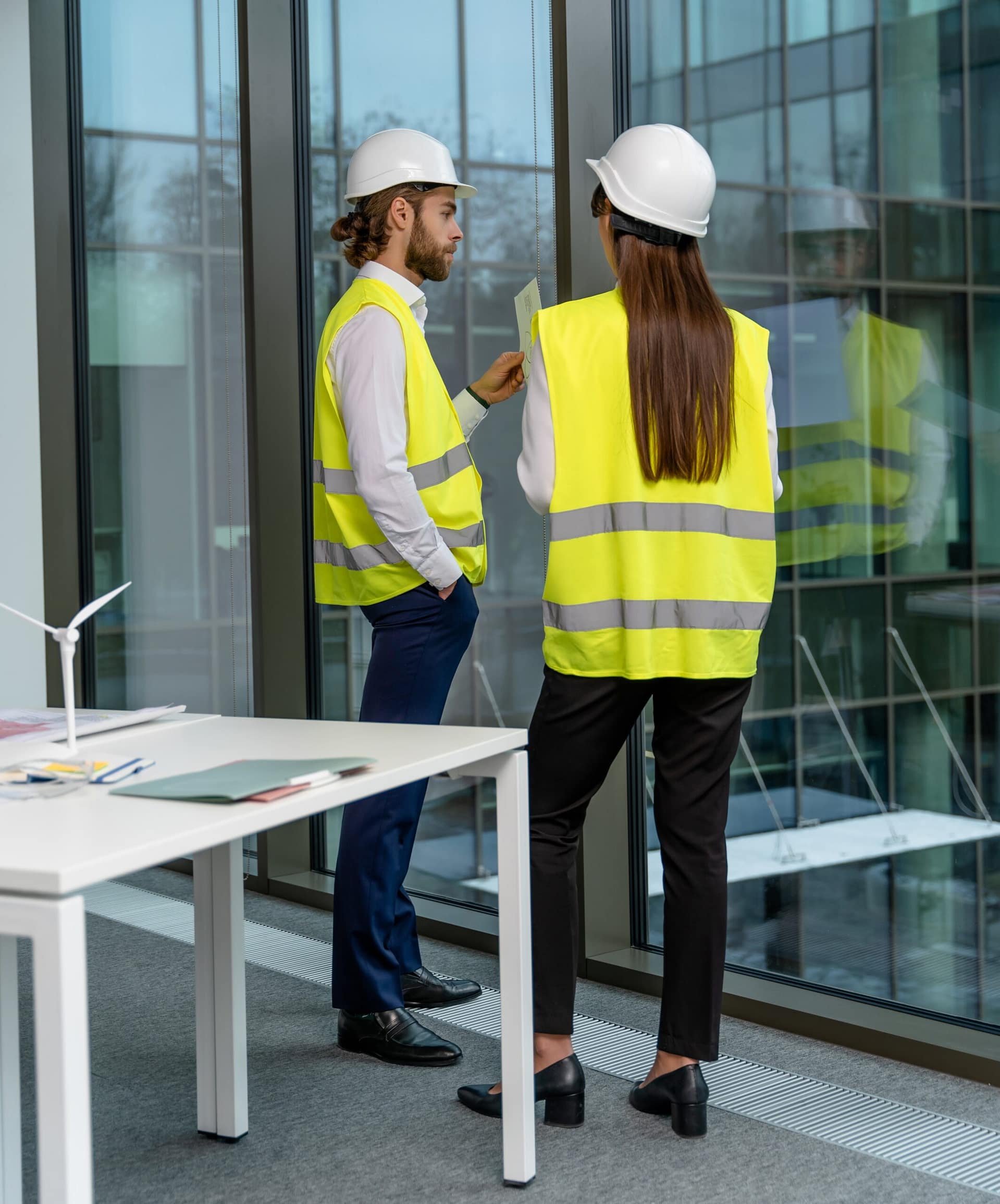 Commercial project management meeting in Everett WA – Alta Group Construction